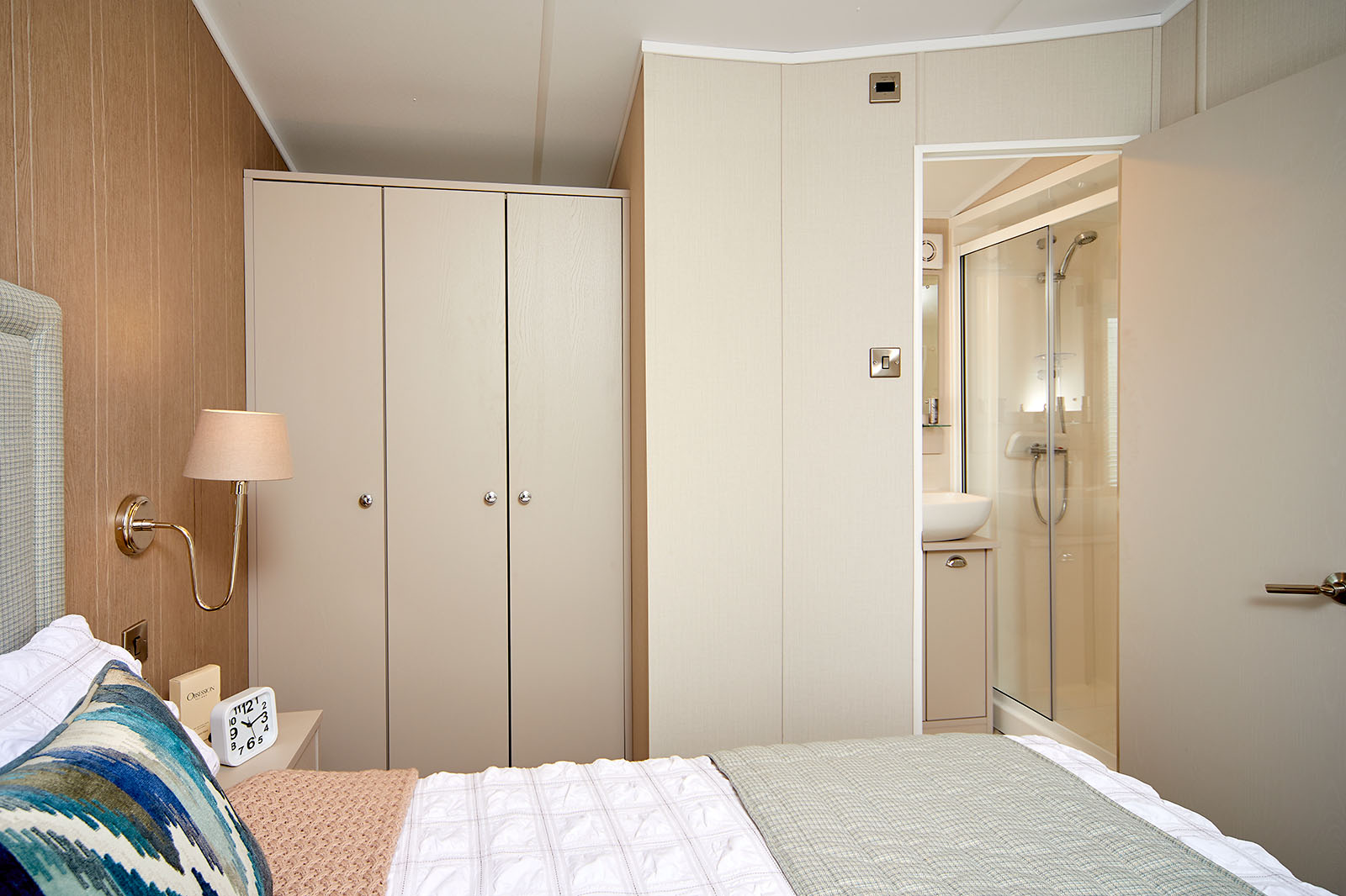 Master Bed Bathroom