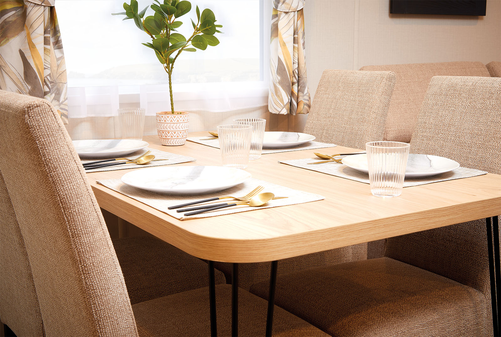 Kitchen Table (1)